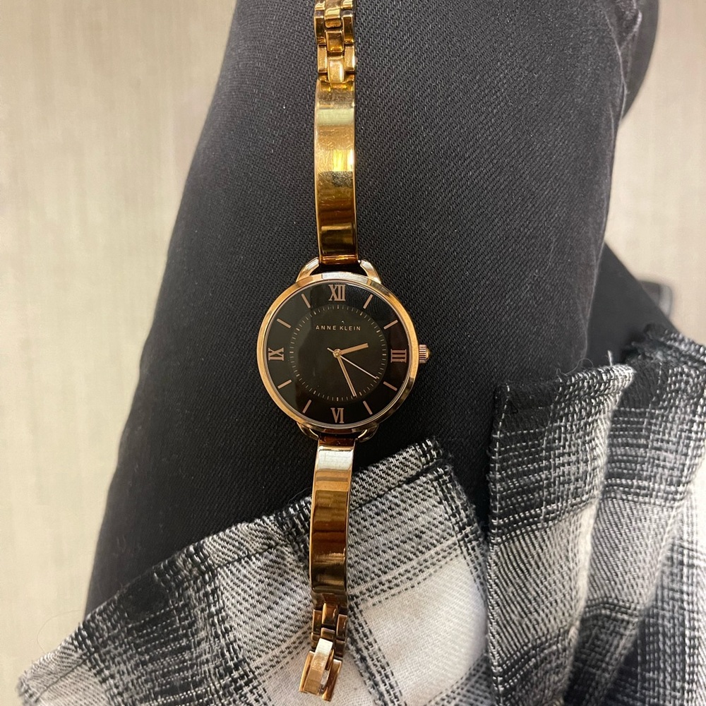 USED - ANNE KLEIN ROSE GOLD WATCH W/ BLACK FACE